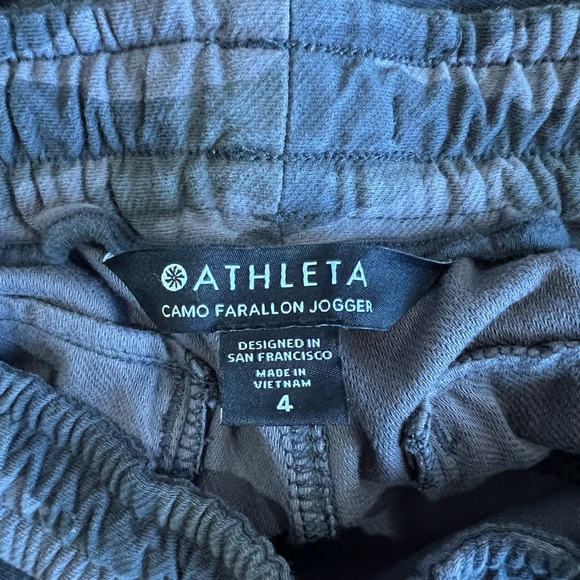 Athleta camo Farallon jogger athleisure pants size 4/medium - Picture 7 of 7